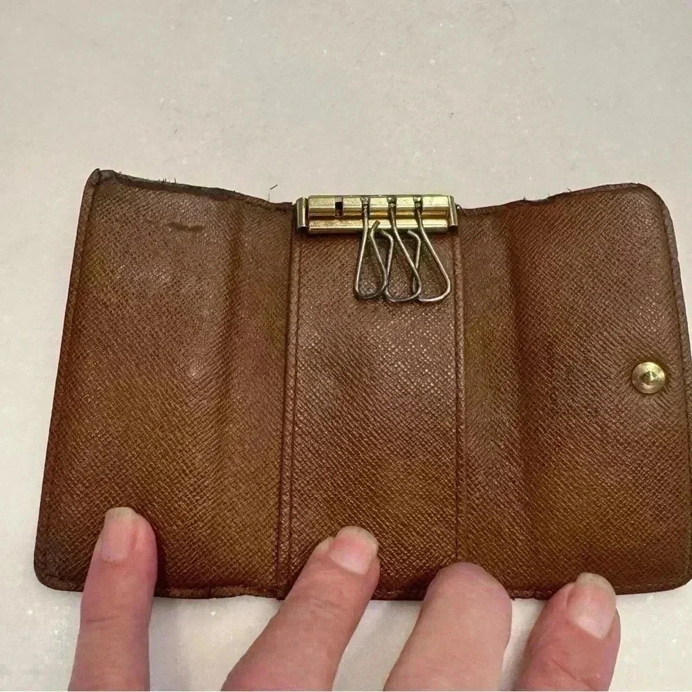 Authentic Louis Vuitton key Monogram 4– key holder